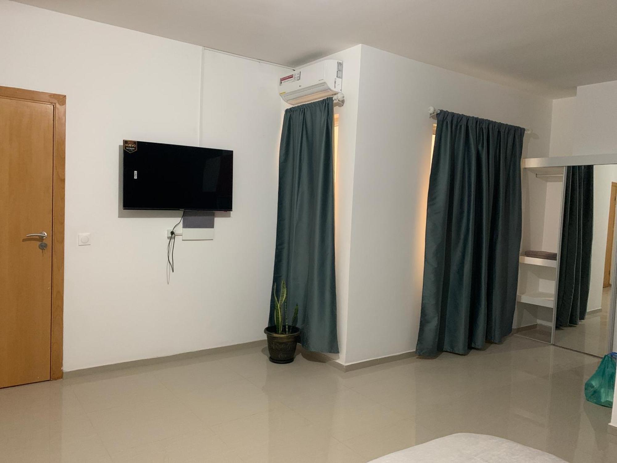 J Martins Apart Hotel Tarrafal  Extérieur photo